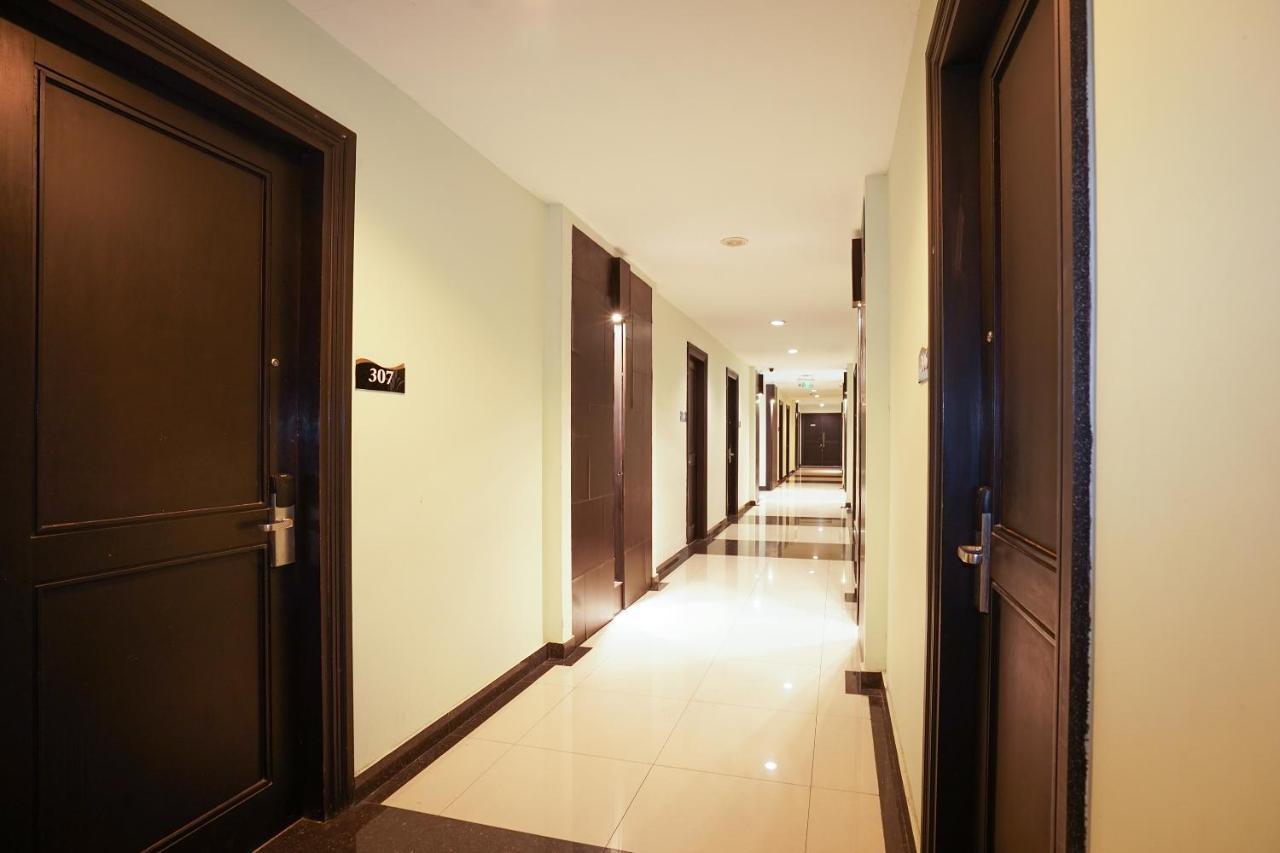 Oyo 197 Prime Royal Hotel Kapasari エクステリア 写真