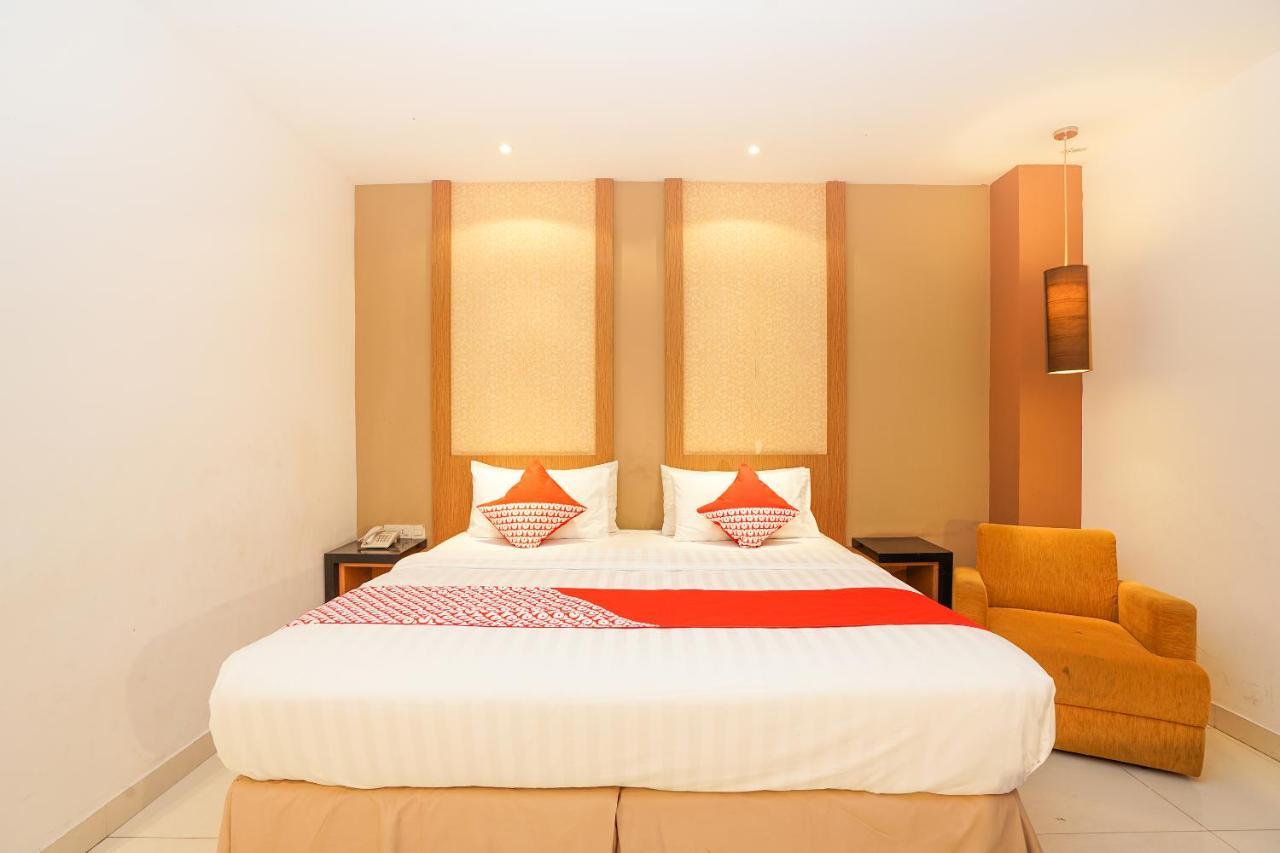 Oyo 197 Prime Royal Hotel Kapasari エクステリア 写真