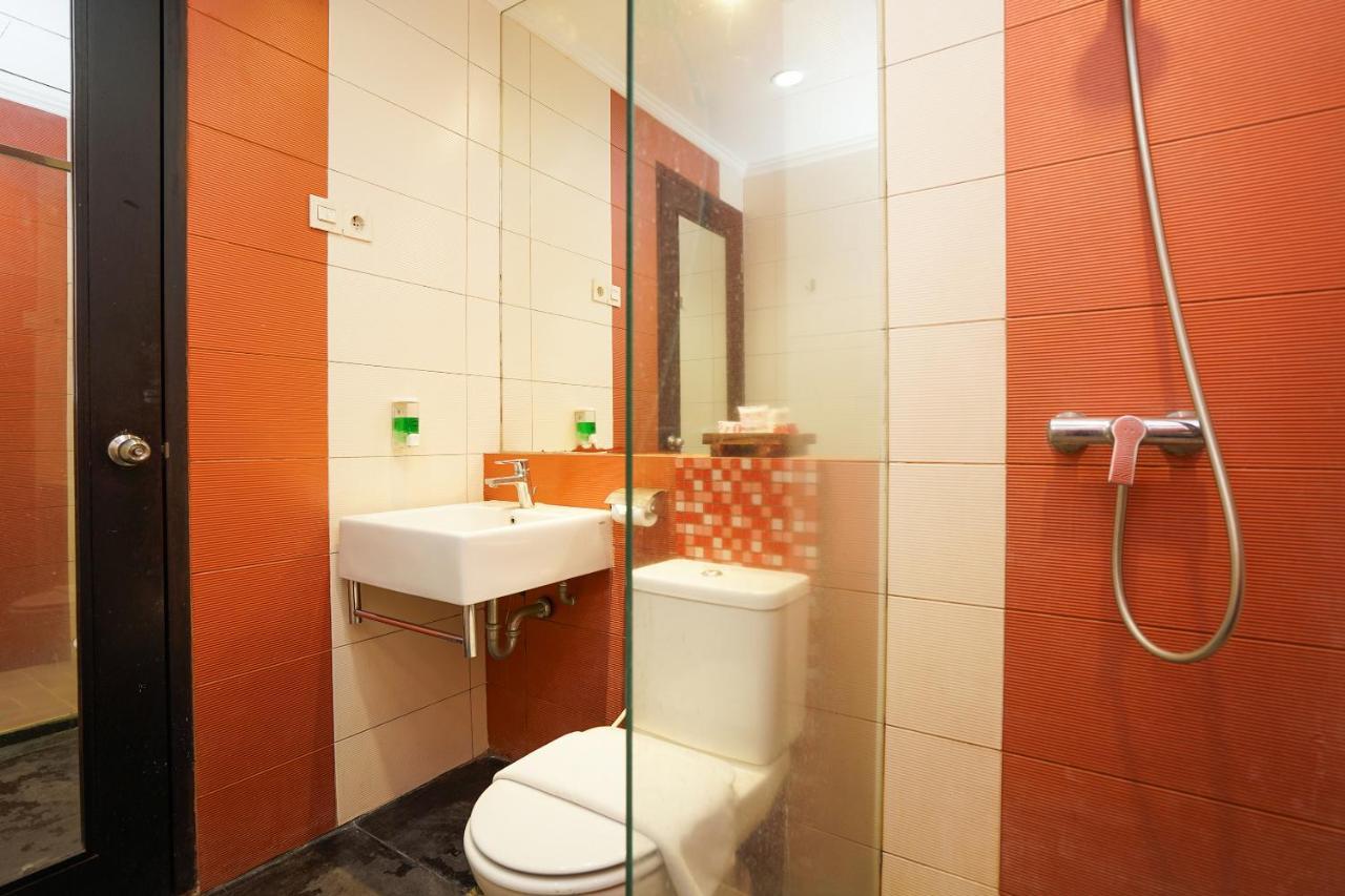 Oyo 197 Prime Royal Hotel Kapasari エクステリア 写真