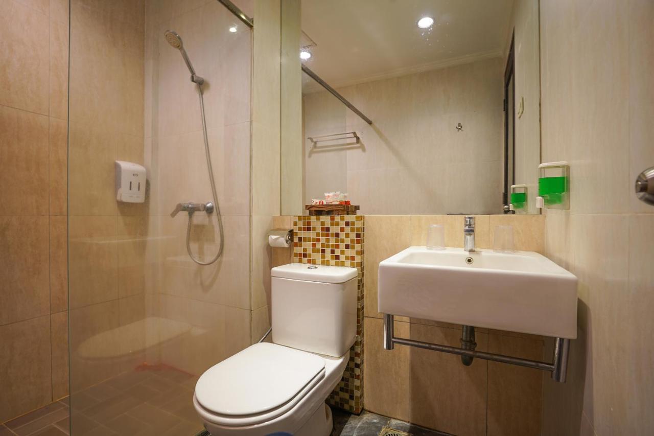 Oyo 197 Prime Royal Hotel Kapasari エクステリア 写真