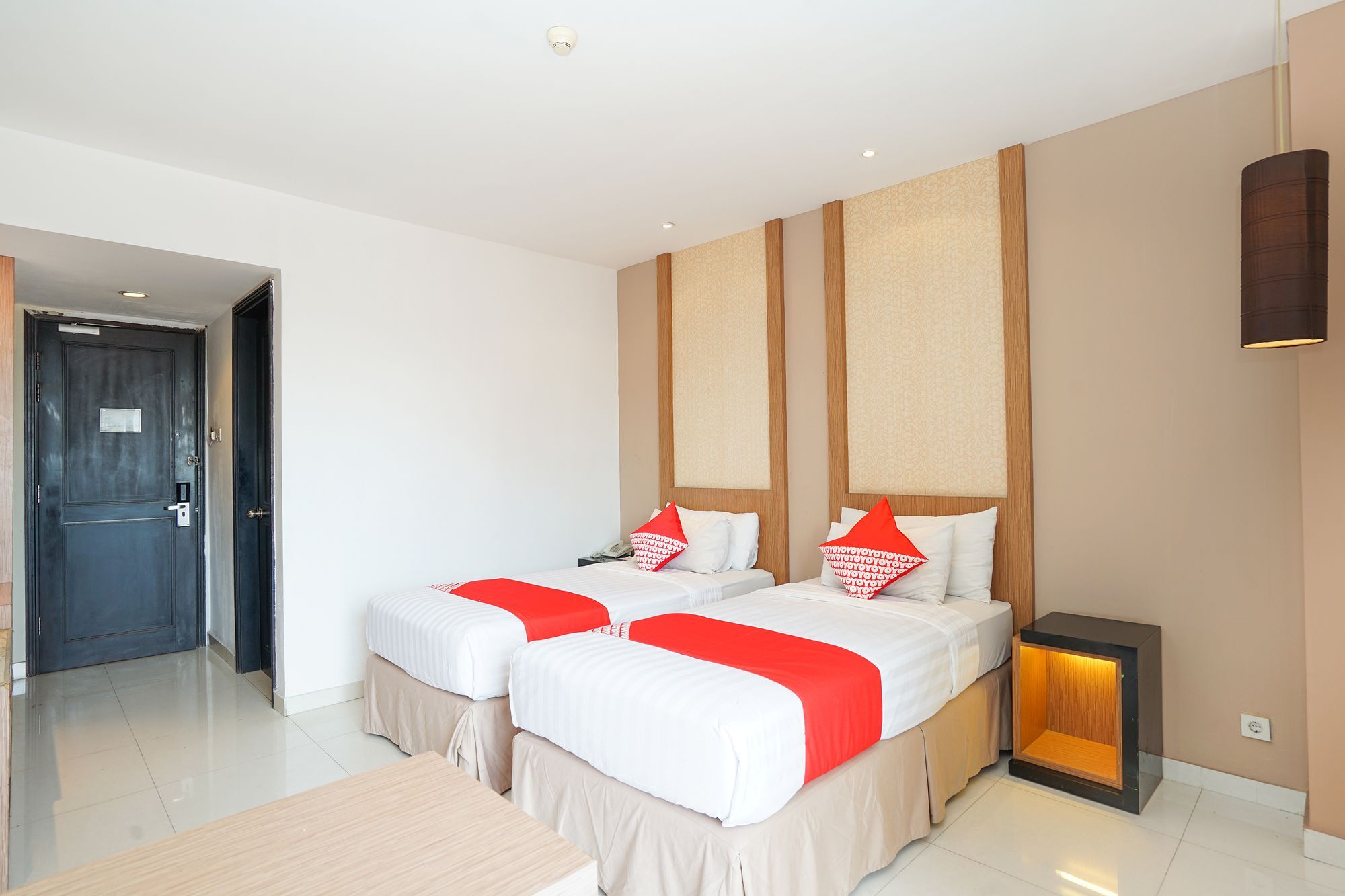 Oyo 197 Prime Royal Hotel Kapasari エクステリア 写真